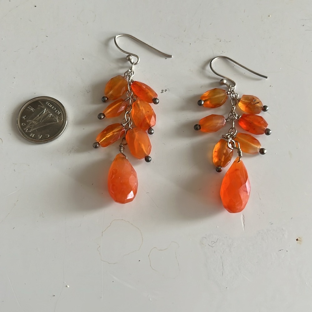 Beautiful dangly earrings, cornelian stone
